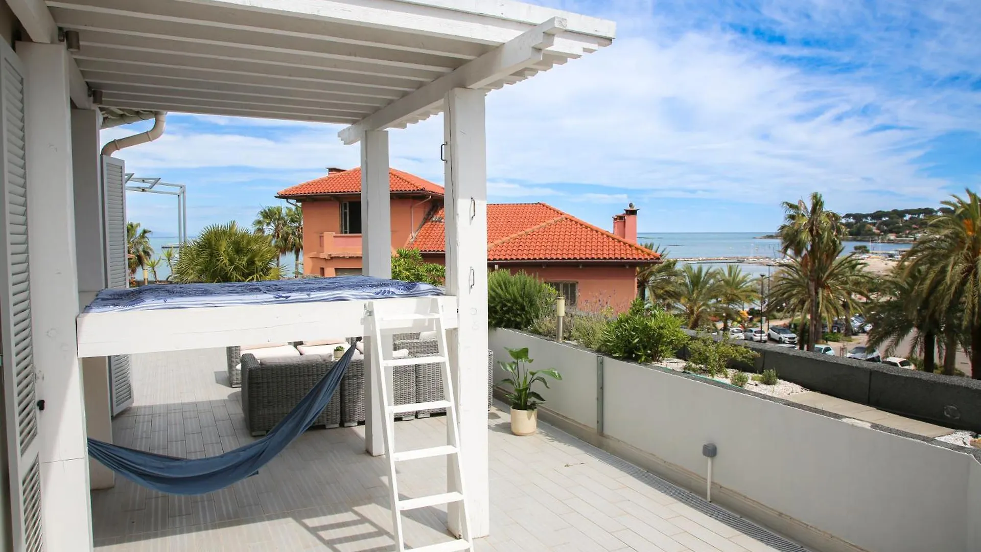 Duplex En Rooftop Vue Mer A La Salis Antibes Apartment