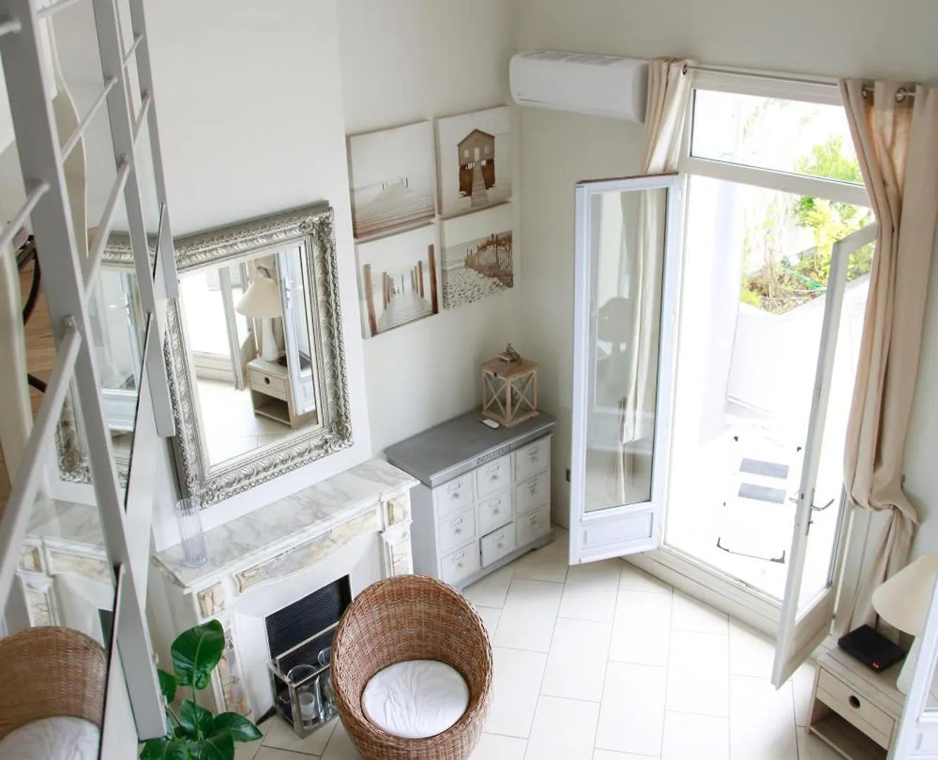 Duplex En Rooftop Vue Mer A La Salis Antibes 0*,  France